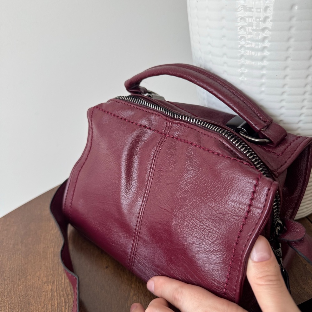 mini shoulder bag in burgundy color - Picture 4 of 6